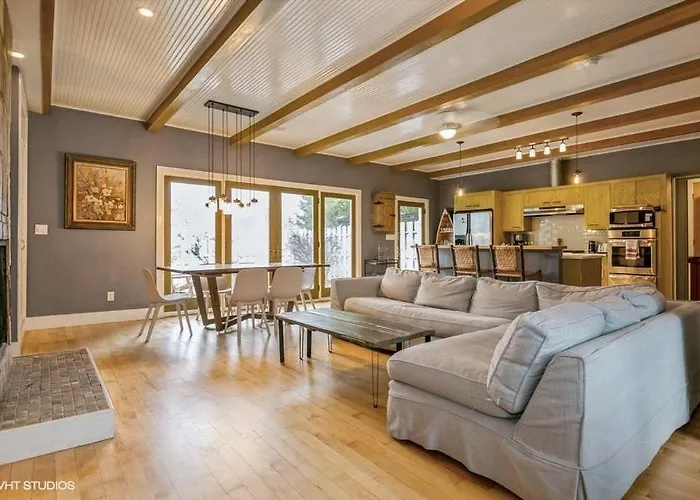 Birds Of A Feather Lodge